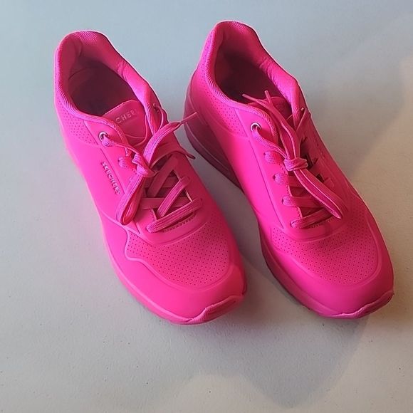 Nearly New Skechers Million Air, Elevat-air in Hot Pink, Size 10 - Picture 3 of 6